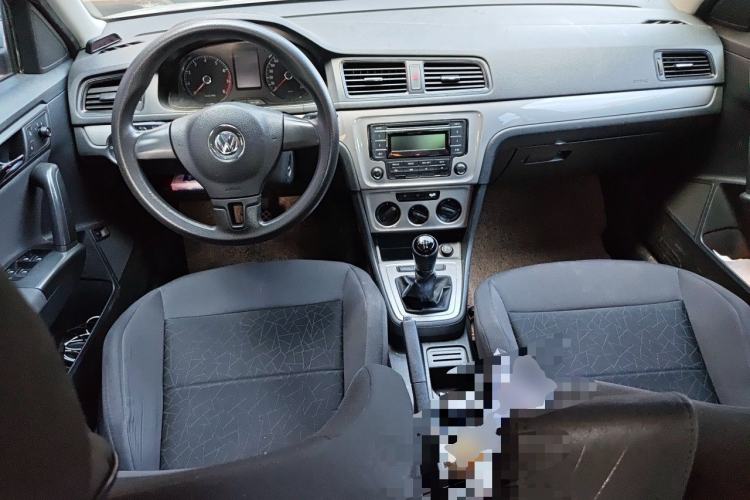 Used Volkswagen Lavida 2013 Revised Classic 1.6L Manual Fashion Edition Center Console
