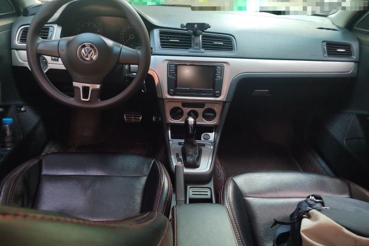 Used Volkswagen Lavida 2013 Revised Classic 1.6L Automatic Fashion Edition Center Console