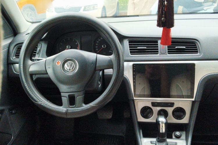 Used Volkswagen Lavida 2013 Revised Classic 1.6L Automatic Fashion Edition Center Console