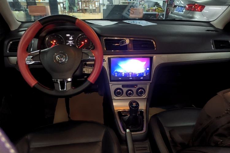 Used Volkswagen Lavida 2013 Revised Version 1.4 TSI Manual Comfort Edition Center Console