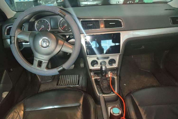 Used Volkswagen Lavida 2013 Restyled Classic 1.6L Automatic Comfort Edition Center Console