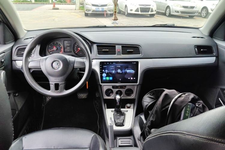 Used Volkswagen Lavida 2013 Revised Classic 1.6L Automatic Fashion Edition Center Console