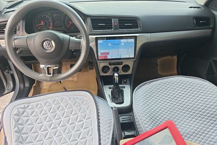 Used Volkswagen Lavida 2013 Revised Classic 1.6L Automatic Fashion Edition Center Console