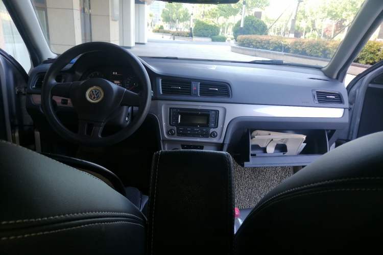 Used Volkswagen Lavida 2013 Revised Classic 1.6L Automatic Fashion Edition Center Console