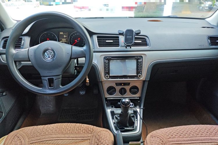 Used Volkswagen Lavida 2013 Revised Version 1.4 TSI Manual Comfort Edition Center Console