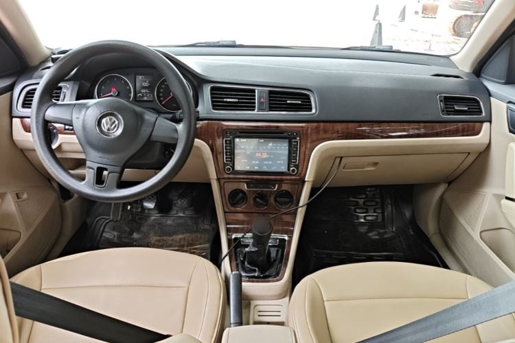 Used Volkswagen Lavida 2013 1.6L Manual Comfort Edition Center Console