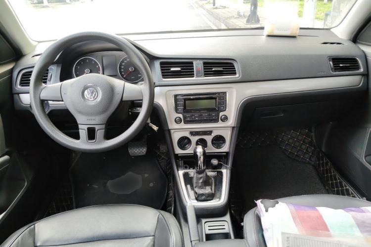 Used Volkswagen Lavida 2013 Restyled Classic 1.6L Automatic Comfort Edition Center Console
