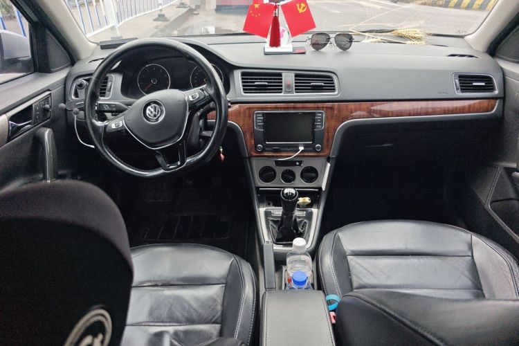 Used Volkswagen Lavida 2013 Revised Version 1.4 TSI Manual Comfort Edition Center Console