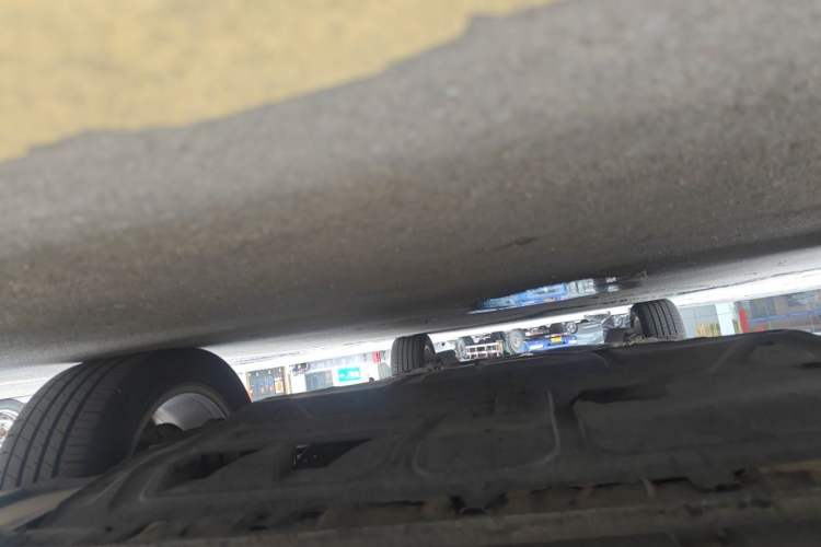 Used Volkswagen Lavida 2013 1.6L Manual Comfort Edition Chassis Front