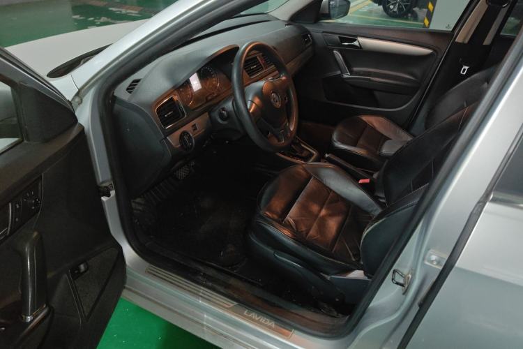 Used Volkswagen Lavida 2013 Revised Version 1.4 TSI DSG Comfort Edition Driver Seat
