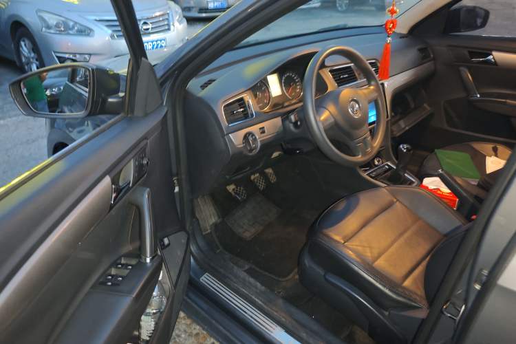 Used Volkswagen Lavida 2013 1.6L Manual Comfort Edition Driver Seat