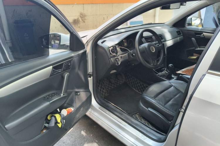 Used Volkswagen Lavida 2013 Revised Version 1.4 TSI Manual Comfort Edition Driver Seat
