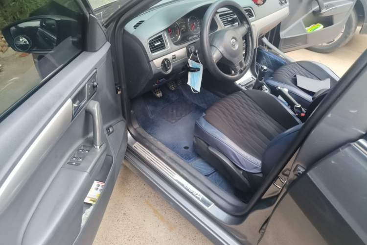 Used Volkswagen Lavida 2013 1.6L Manual Comfort Edition Driver Seat