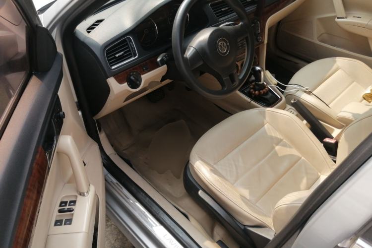Used Volkswagen Lavida 2013 1.6L Automatic Comfort Edition Driver Seat