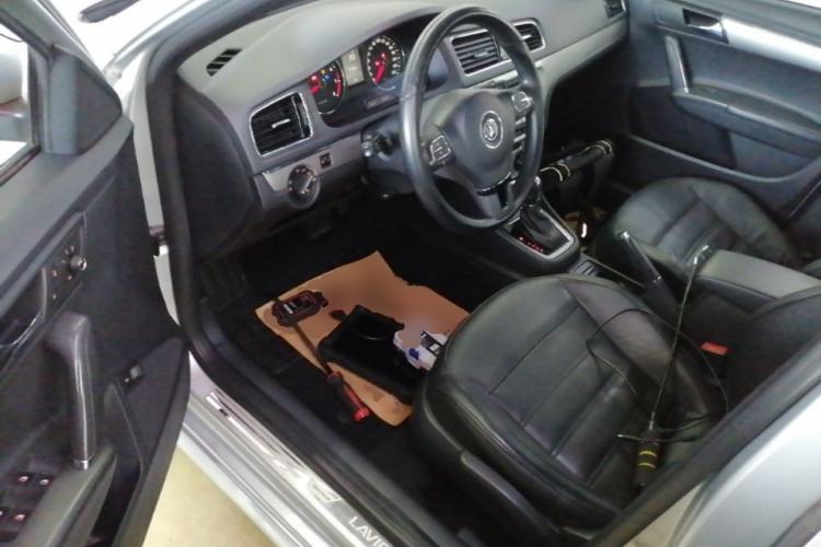 Used Volkswagen Lavida 2013 Revised Version 1.6L Automatic Luxury Edition Driver Seat