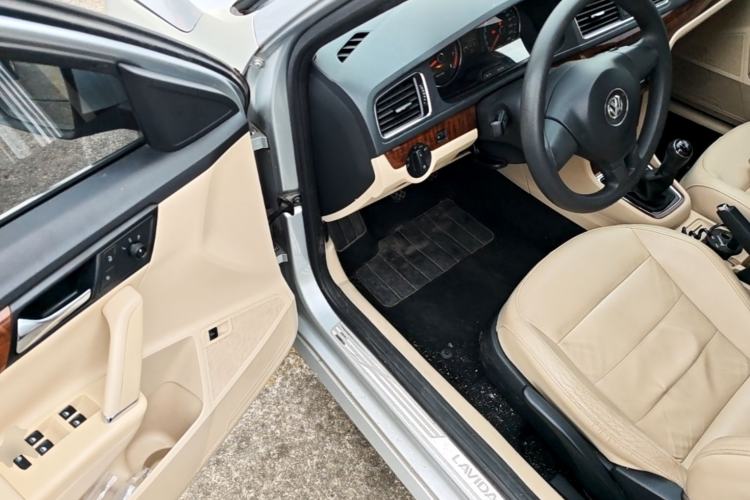 Used Volkswagen Lavida 2013 Restyled Classic 1.6L Manual Comfort Edition Driver Seat
