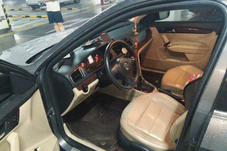 Used Volkswagen Lavida 2013 Restyled Classic 1.6L Automatic Comfort Edition Driver Seat
