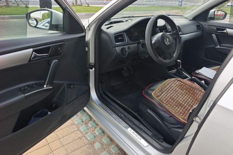 Used Volkswagen Lavida 2013 1.6L Automatic Comfort Edition Driver Seat
