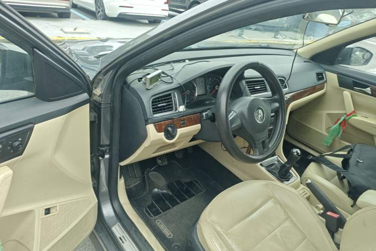 Used Volkswagen Lavida 2013 1.6L Manual Comfort Edition Driver Seat