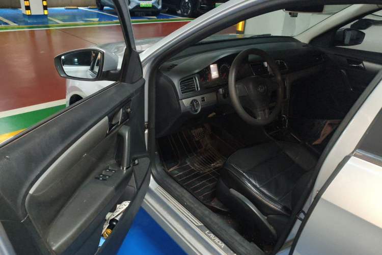Used Volkswagen Lavida 2013 Restyled Classic 1.6L Automatic Comfort Edition Driver Seat