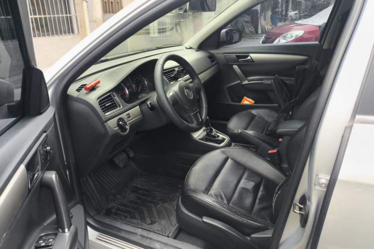 Used Volkswagen Lavida 2013 1.6L Automatic Comfort Edition Driver Seat