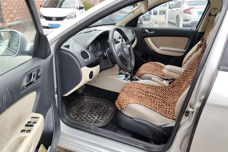 Used Volkswagen Lavida 2013 Classic 1.6L Automatic Fashion Edition Driver Seat