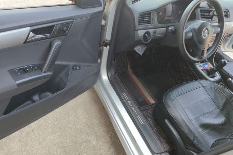 Used Volkswagen Lavida 2013 1.6L Manual Fashion Edition Driver Seat