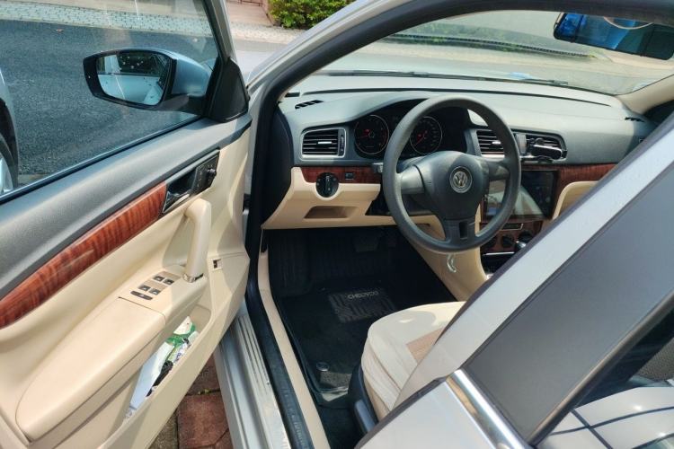 Used Volkswagen Lavida 2013 Revised Classic 1.6L Automatic Fashion Edition Driver Seat