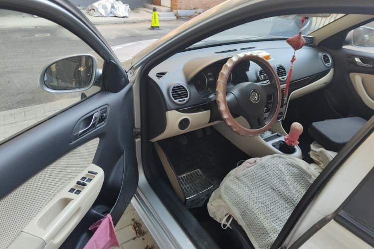 Used Volkswagen Lavida 2013 Classic 1.6L Manual Fashion Edition Driver Seat