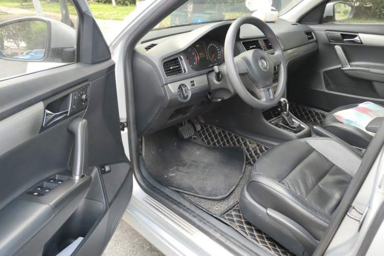 Used Volkswagen Lavida 2013 Restyled Classic 1.6L Automatic Comfort Edition Driver Seat