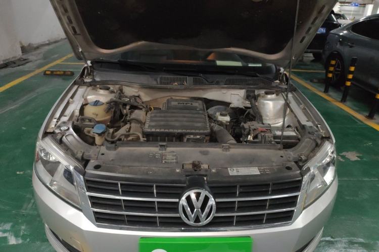 Used Volkswagen Lavida 2013 Restyled Classic 1.6L Manual Comfort Edition Engine Bay