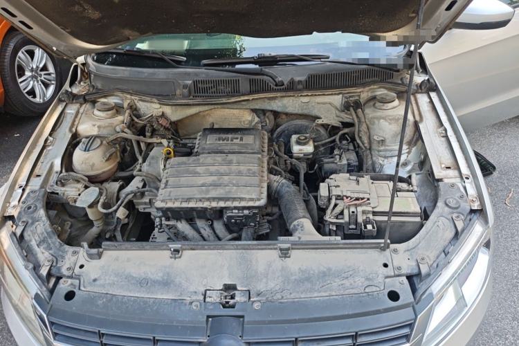 Used Volkswagen Lavida 2013 Revised Classic 1.6L Manual Fashion Edition Engine Bay