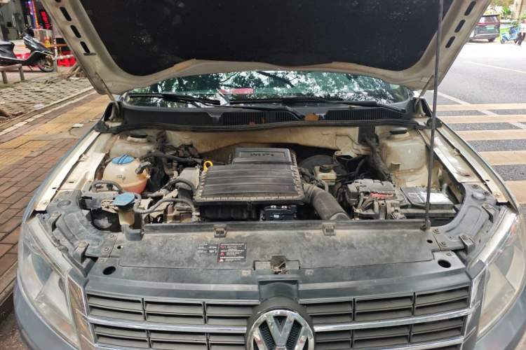 Used Volkswagen Lavida 2013 Revised Classic 1.6L Manual Fashion Edition Engine Bay