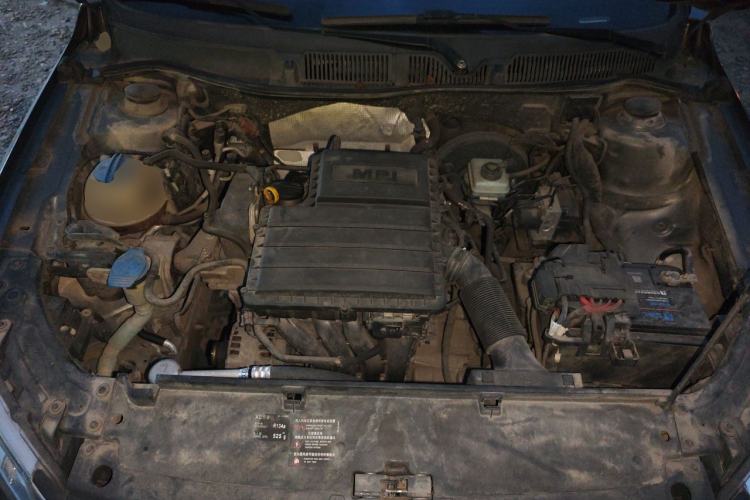Used Volkswagen Lavida 2013 1.6L Manual Comfort Edition Engine Bay