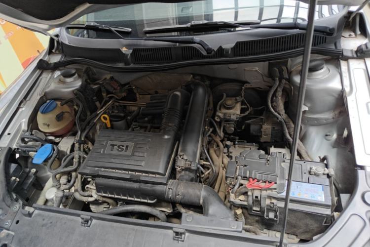 Used Volkswagen Lavida 2013 Revised Version 1.4 TSI DSG Comfort Edition Engine Bay