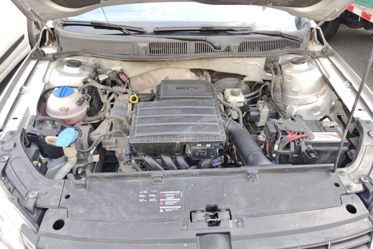 Used Volkswagen Lavida 2013 Restyled Classic 1.6L Manual Comfort Edition Engine Bay
