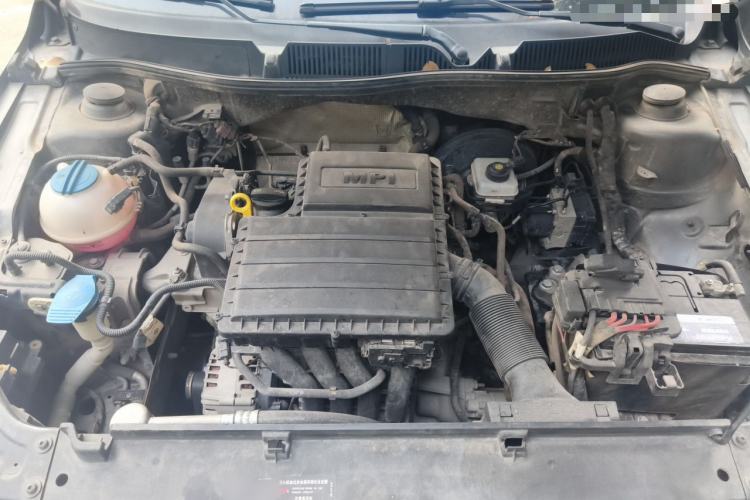Used Volkswagen Lavida 2013 1.6L Manual Comfort Edition Engine Bay