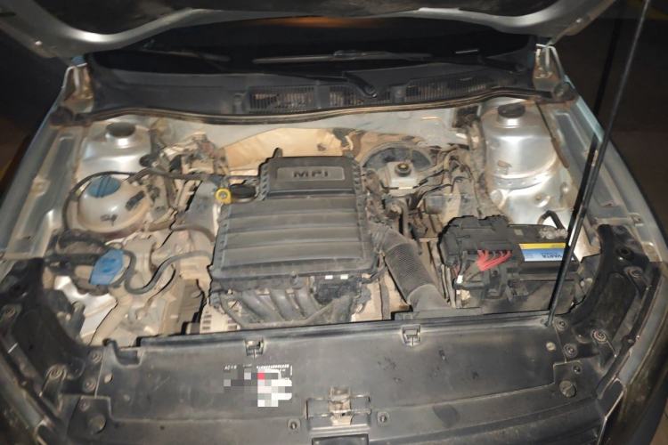 Used Volkswagen Lavida 2013 1.6L Manual Comfort Edition Engine Bay