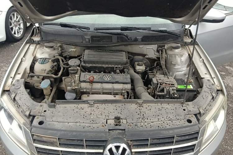 Used Volkswagen Lavida 2013 1.6L Automatic Comfort Edition Engine Bay