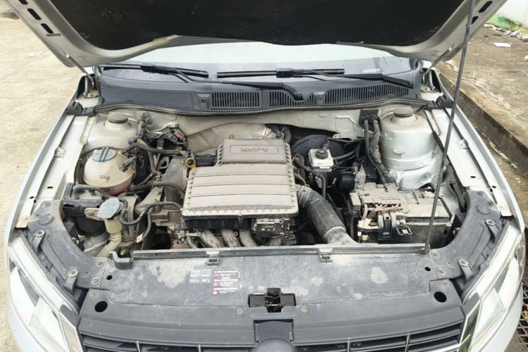 Used Volkswagen Lavida 2013 Restyled Classic 1.6L Manual Comfort Edition Engine Bay