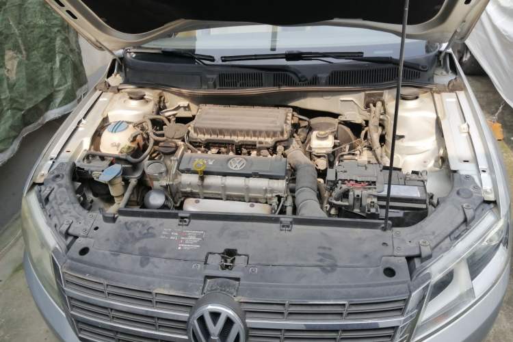 Used Volkswagen Lavida 2013 1.6L Automatic Comfort Edition Engine Bay