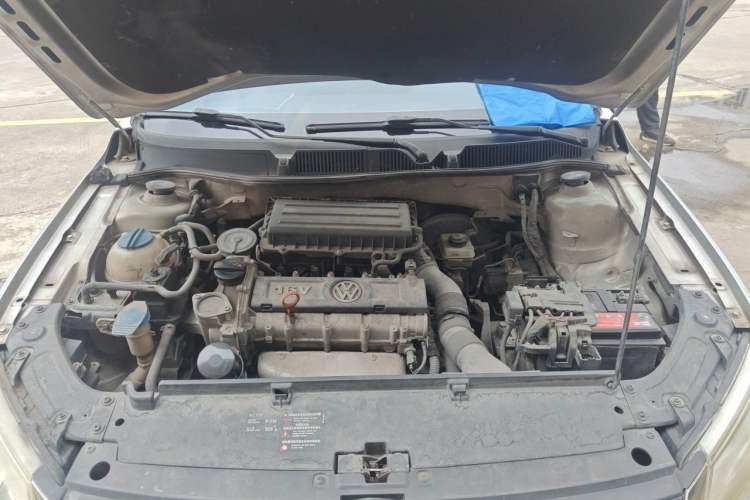 Used Volkswagen Lavida 2013 1.6L Manual Comfort Edition Engine Bay
