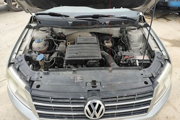 Used Volkswagen Lavida 2013 Revised Version 1.6L Automatic Luxury Edition Engine Bay