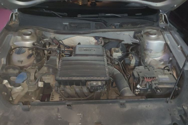 Used Volkswagen Lavida 2013 1.6L Automatic Comfort Edition Engine Bay
