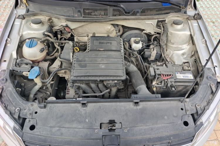 Used Volkswagen Lavida 2013 1.6L Automatic Comfort Edition Engine Bay