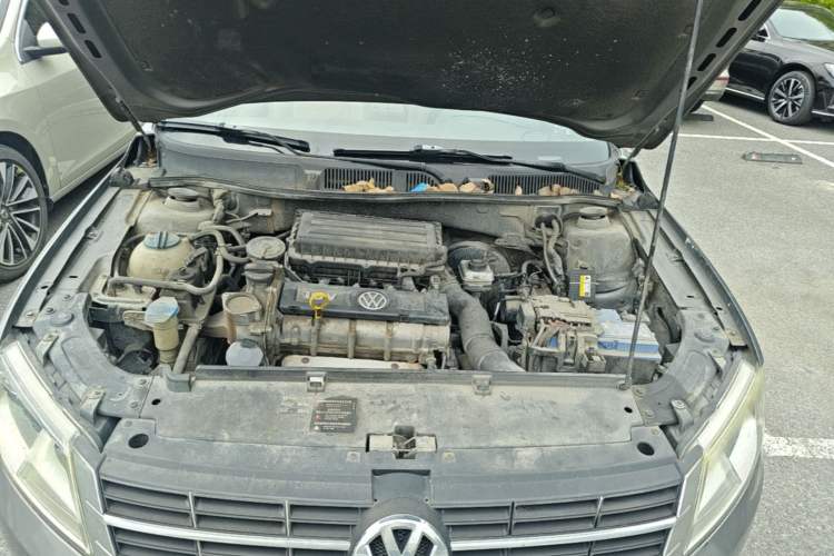Used Volkswagen Lavida 2013 1.6L Manual Comfort Edition Engine Bay