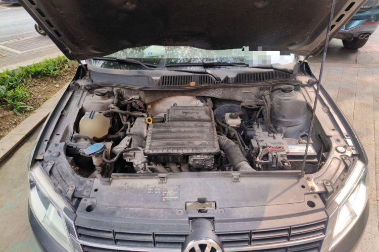 Used Volkswagen Lavida 2013 Revised Classic 1.6L Automatic Fashion Edition Engine Bay