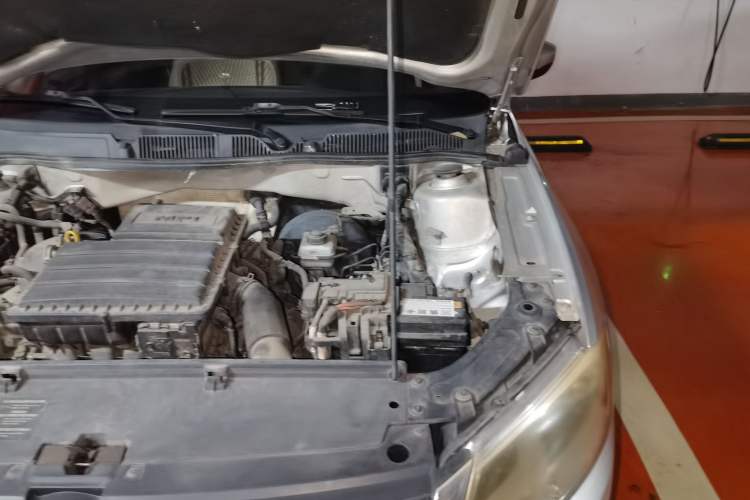 Used Volkswagen Lavida 2013 Revised Classic 1.6L Automatic Fashion Edition Engine Bay Left