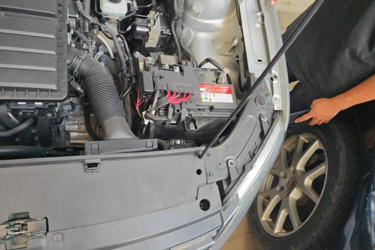 Used Volkswagen Lavida 2013 Restyled Classic 1.6L Automatic Comfort Edition Engine Bay Left