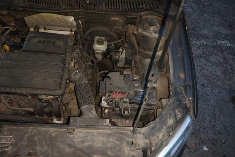 Used Volkswagen Lavida 2013 1.6L Manual Comfort Edition Engine Bay Left